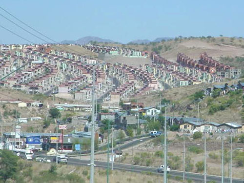 Conjunto habitacional de interés social en la periferia de Nogales