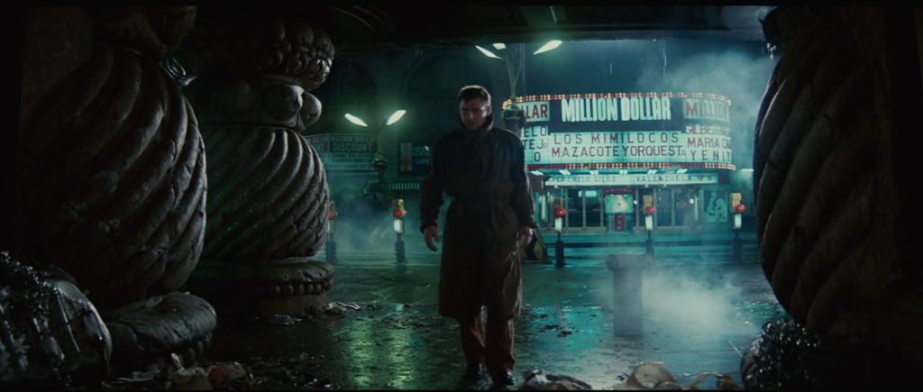 La cartelera latina en la Los Angeles de Blade Runner.