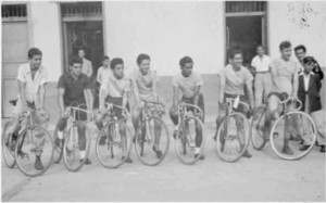 Fig. 12. Integrantes del equipo ciclístico del almacén Ciclopartes (1948). Fuente: Santiago de Cali, Biblioteca Departamental Jorge Garces Borrero.